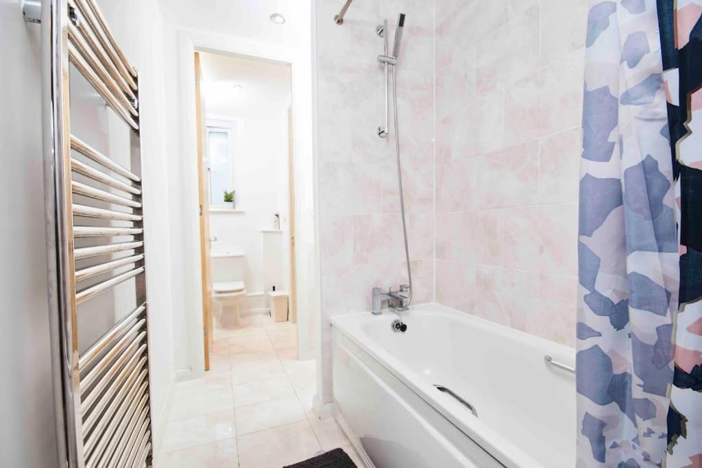 Dellehomes- Free Parking, Wfh, Family-Friendly Manchester Exteriér fotografie